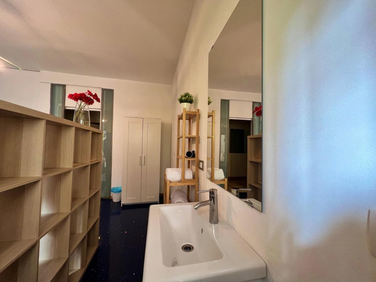 Appartme Guest House Seveso 40 Milan Bagian luar foto