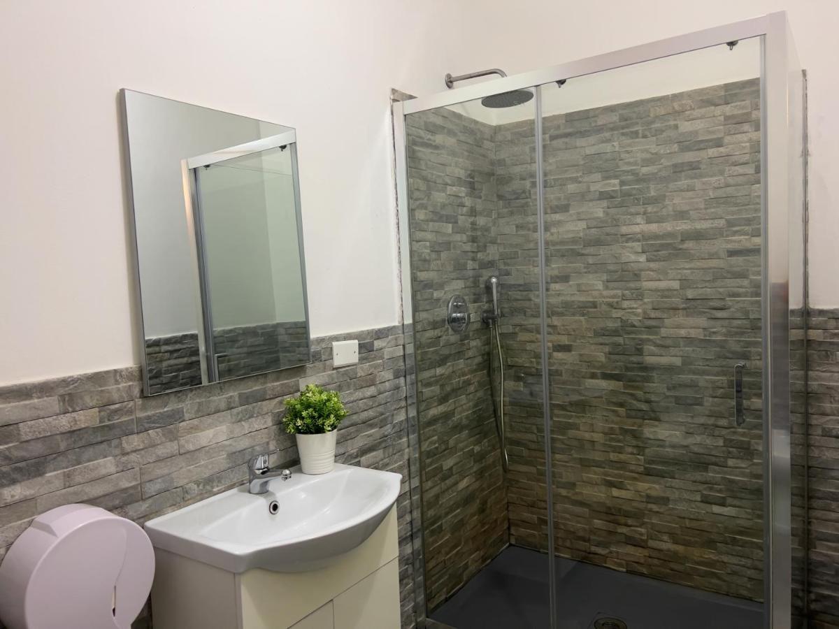 Appartme Guest House Seveso 40 Milan Bagian luar foto